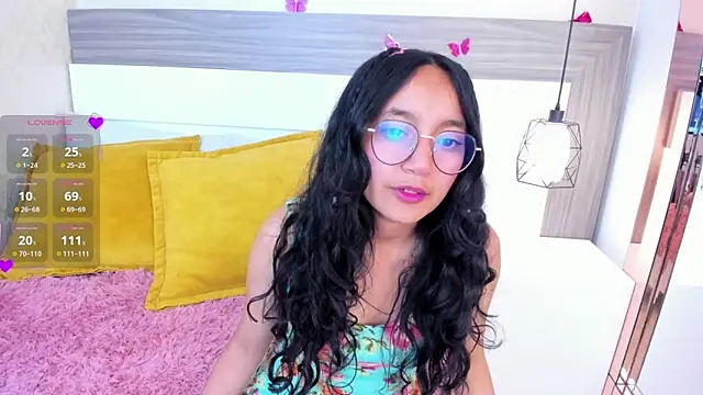 Emilyblussh online show from April 13, 6:52 pm
