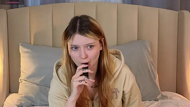 AlyssFrost online show from April 23, 9:28 am