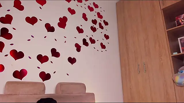 Giulia Cash online show from April 14, 2:28 pm