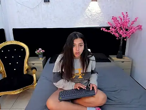 Miilky   online show from March 14, 3:40 am