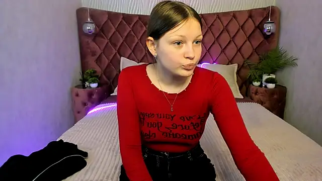LauraBev online show from February 18, 3:55 pm