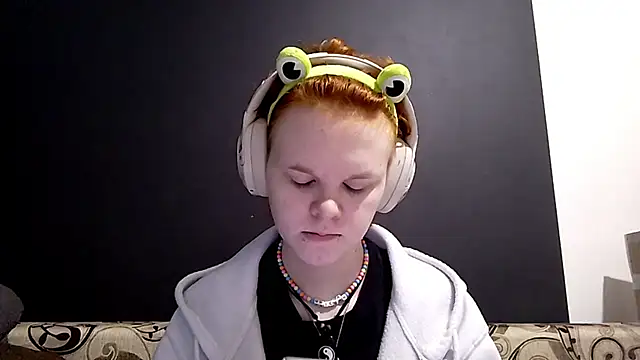 CurlaPettyBom online show from February 21, 8:26 am