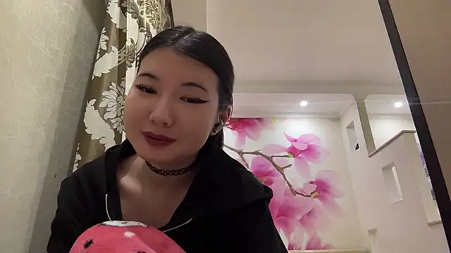 MaeRaads online show from February 17, 8:08 pm