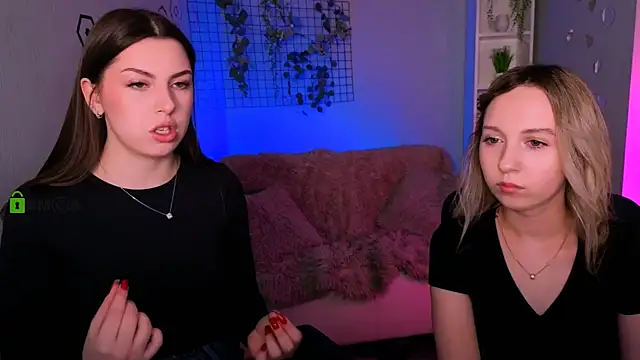 amalialowell online show from March 28, 8:08 pm