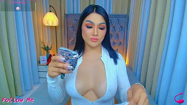 Laureen Hilton online show from March 26, 12:18 pm