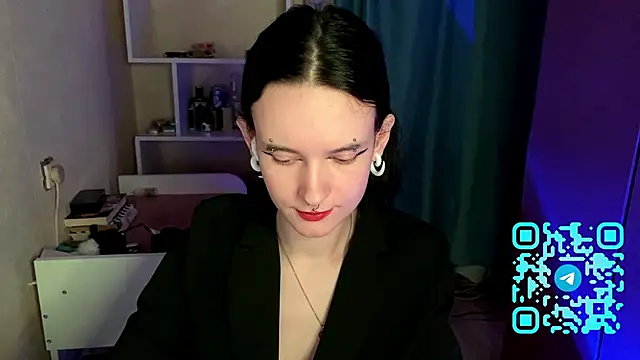 MabelDefina online show from April 14, 1:00 pm