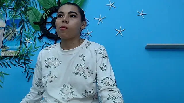 skinnysexy18 online show from July 17, 7:06 pm
