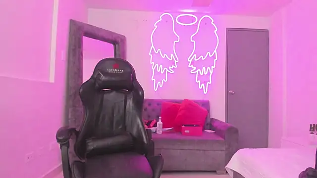 Evelin  thompsson online show from April 22, 3:58 am