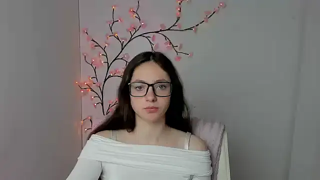 KissMeJulia online show from May 4, 5:33 am