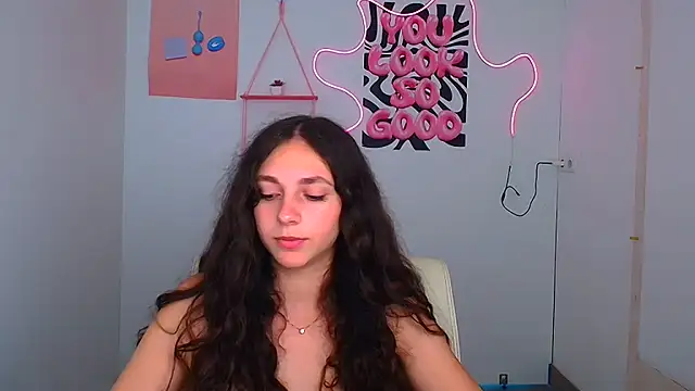 KissMeJulia online show from August 5, 11:16 am