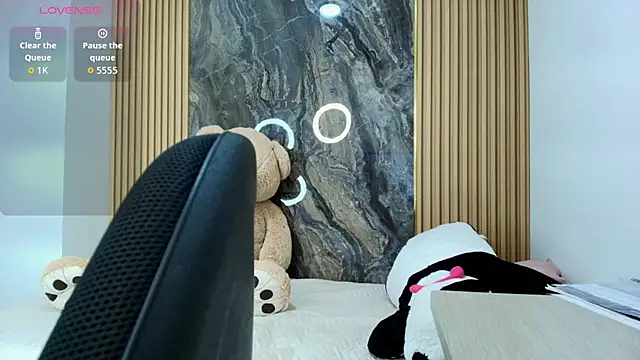 scarlett lumi online show from February 19, 10:15 am