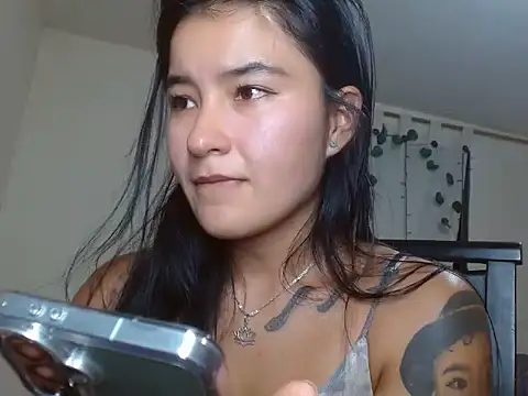 Miiia a online show from March 9, 2:04 am