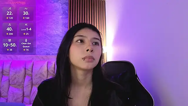 chloe bluee  online show from April 17, 11:01 am