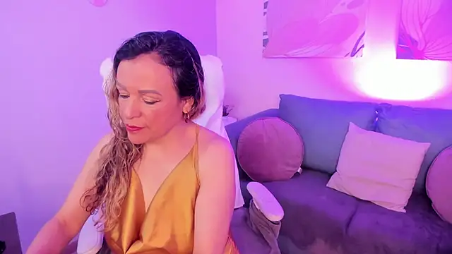 Ivonne 4 online show from March 29, 1:10 pm