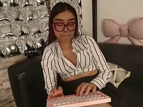 lala cherry online show from February 25, 8:18 pm