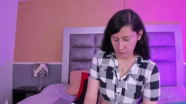 LunaDamasco online show from March 26, 7:26 pm