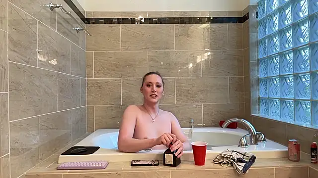 greenxxxqueen online show from March 26, 11:28 pm