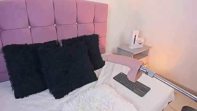 Valecute  online show from April 1, 8:17 pm