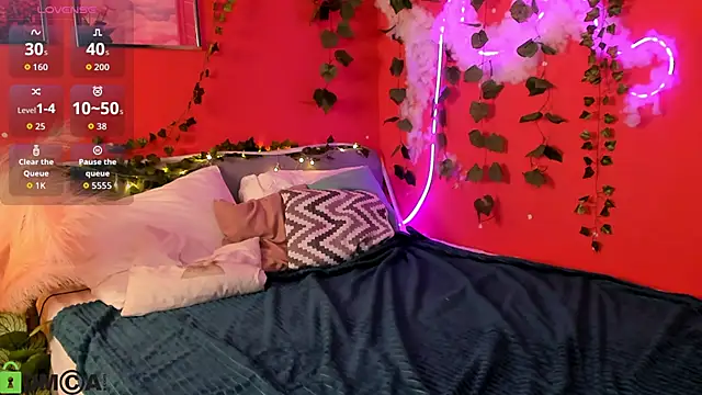 Tiffany Robinson online show from March 4, 2:51 am