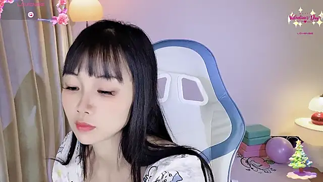 okyssa online show from April 29, 3:15 pm