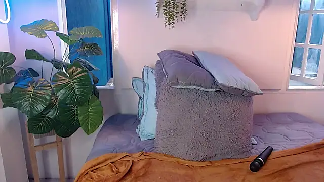 milk chloe  online show from March 17, 1:26 pm