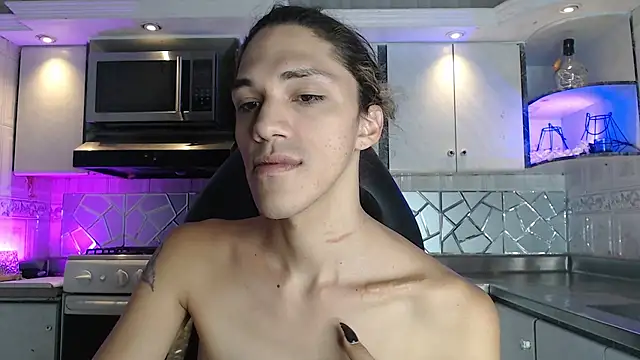 CrisOzzz online show from April 5, 6:51 pm