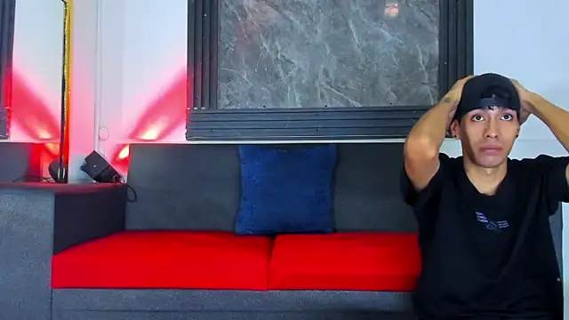 Latins on fire online show from March 4, 7:53 pm