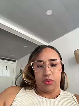 Eyssha online show from February 26, 2:49 pm