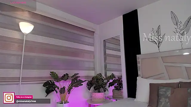 missnataly online show from April 7, 10:45 pm