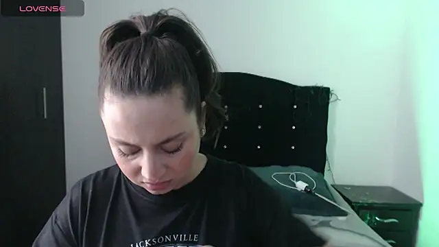 Ana  arms online show from February 25, 2:37 pm