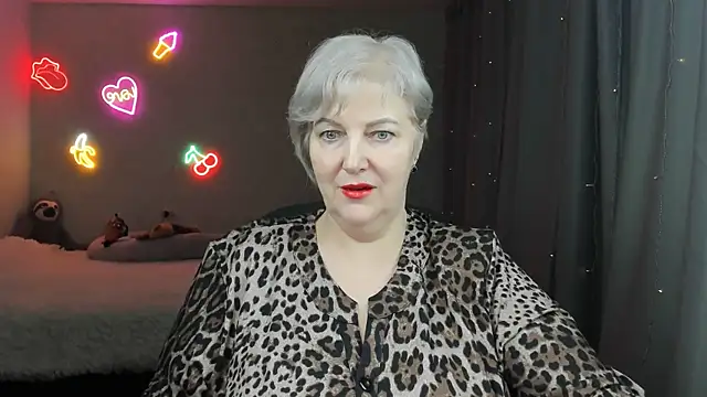 Mary-Leee online show from April 4, 5:34 pm