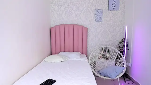 Mara Galle online show from April 18, 7:58 pm