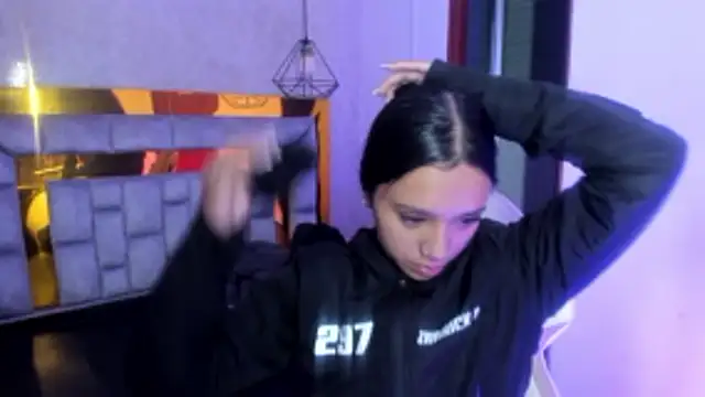 miiaboss  online show from March 27, 11:11 am