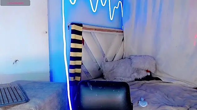 xyaraluv  online show from April 10, 7:53 pm