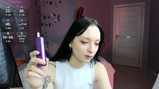 LuxuryLoverss online show from March 13, 11:00 am