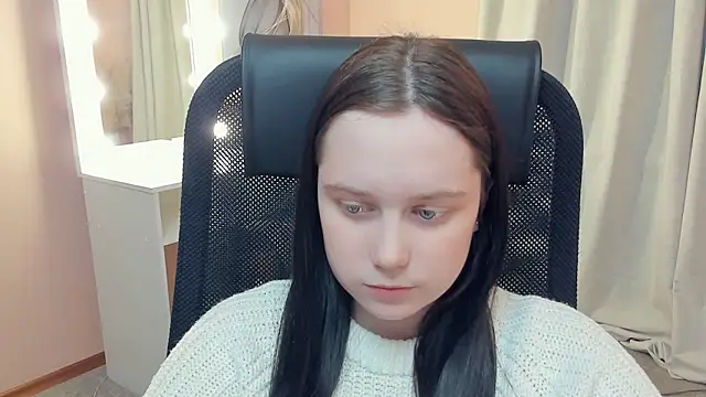 LynnaNull online show from February 24, 1:21 pm