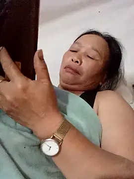 heesuu11 online show from April 2, 4:15 pm