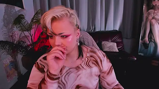 HwasaMoore online show from February 28, 1:43 pm