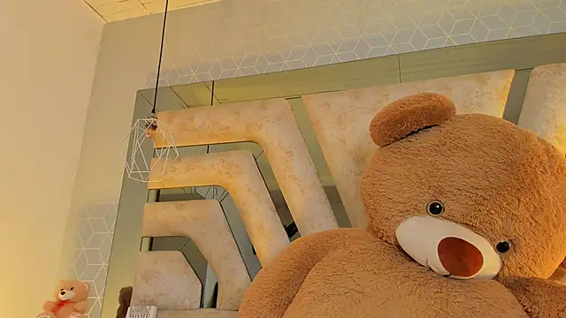 AuroraFlowers online show from March 8, 2:04 am