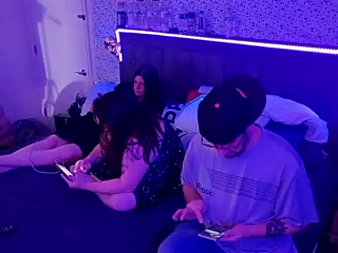 4dice06 online show from May 17, 4:44 am
