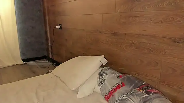 AmmyLuu online show from April 25, 3:09 pm