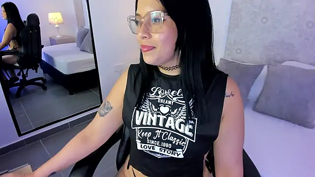 danielle williams  online show from March 6, 11:11 pm