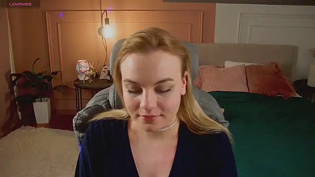 Glow Margo online show from April 4, 1:26 am