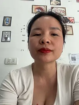 Ivy Trix2 online show from March 12, 7:00 am