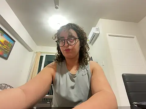 yassiestar online show from March 8, 3:05 pm