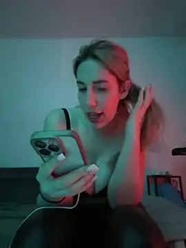 JuliaPrivat online show from March 2, 9:20 pm