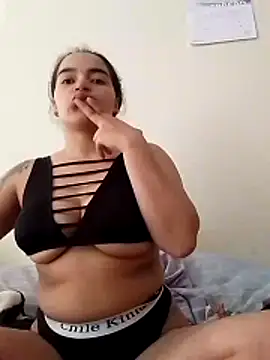 amomentofpassion 1 online show from February 27, 12:16 pm