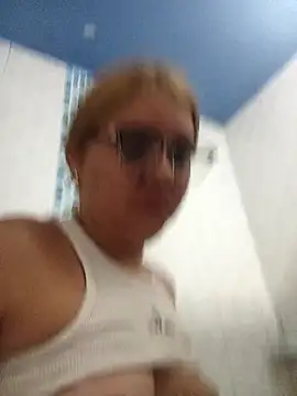 single kitten online show from March 30, 12:27 pm