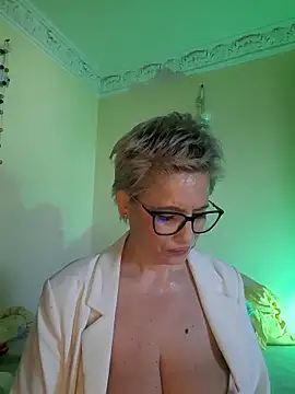 LunaBlaise online show from March 12, 9:34 am