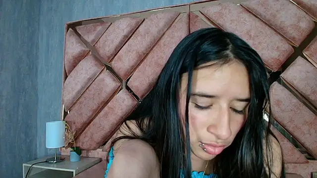 LilyRossi  online show from April 29, 5:30 pm